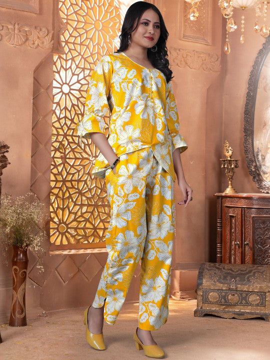 Women Floral Printed Cotton Kurta with Trousers