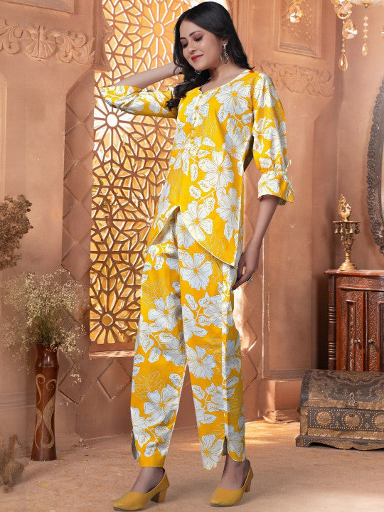 Women Floral Printed Cotton Kurta with Trousers
