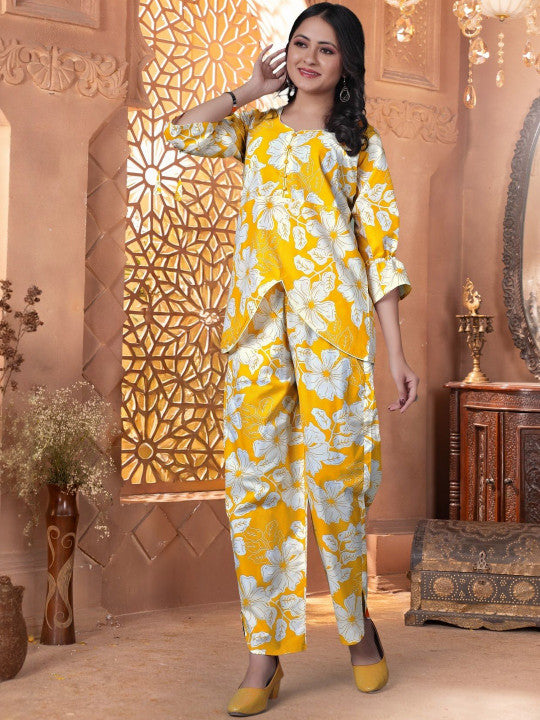 Women Floral Printed Cotton Kurta with Trousers