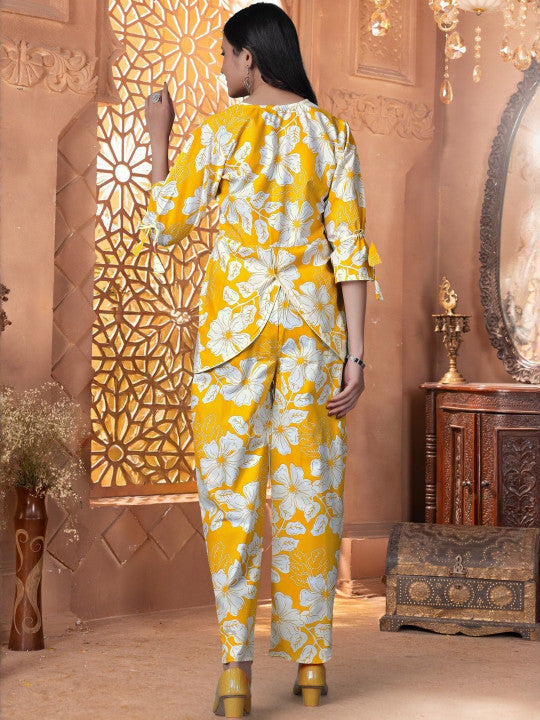 Women Floral Printed Cotton Kurta with Trousers
